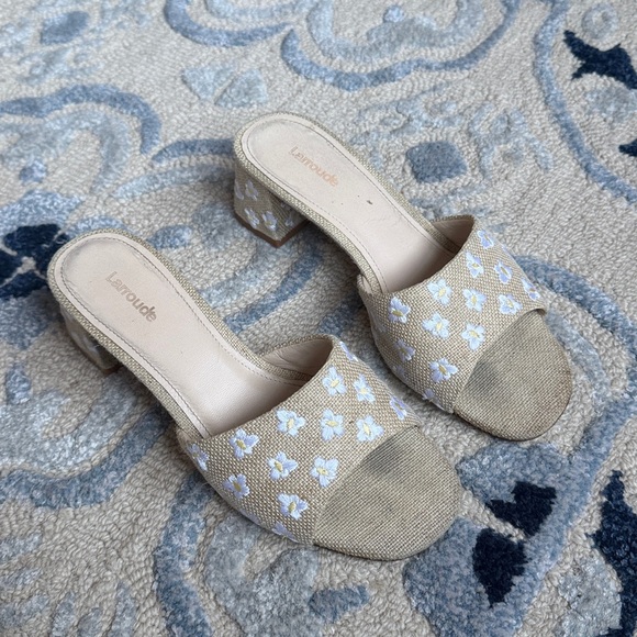 Larroudé Brigitte Mule in Raw Linen with embroidered daisy embellishments - Picture 3 of 7